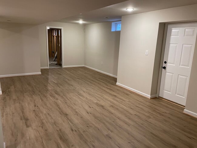 Building Photo - 210 Earhart Ct