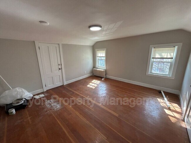 Building Photo - 44 7th St