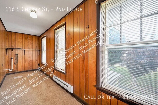 Building Photo - 116 S Cherry St