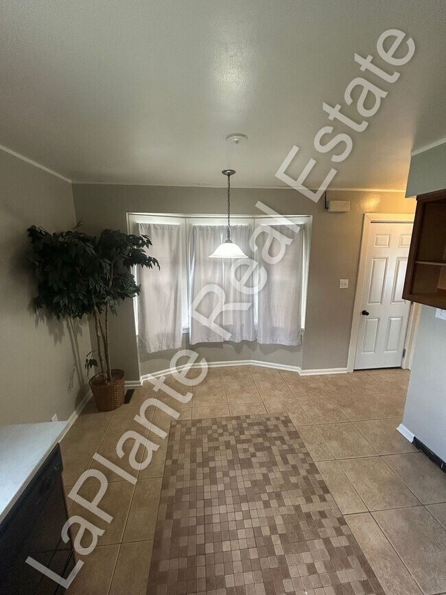 Building Photo - 1235 Glenview Rd