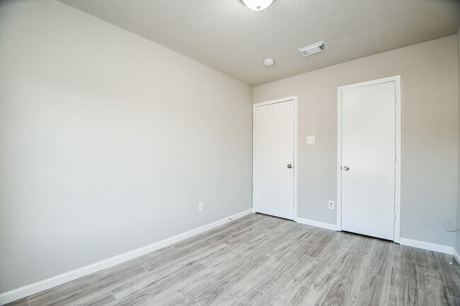 Building Photo - 11659 Evesborough Dr