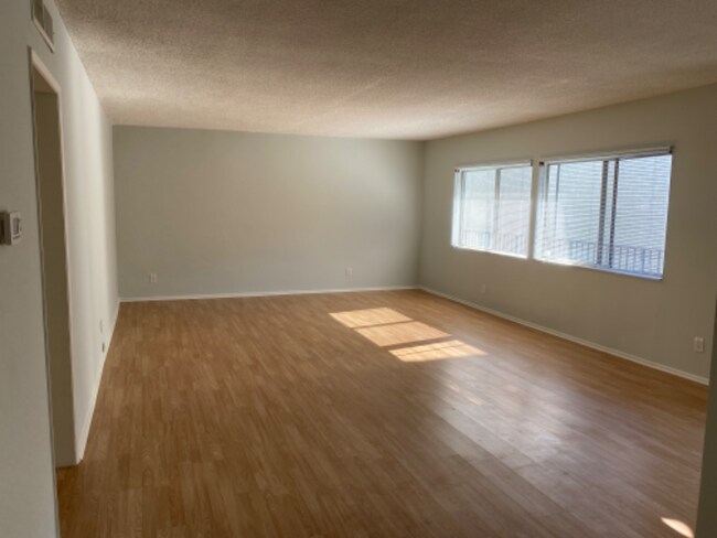 Building Photo - 5354 Lindley Ave