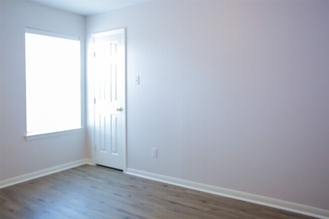 Building Photo - 14603 Bladenboro Dr