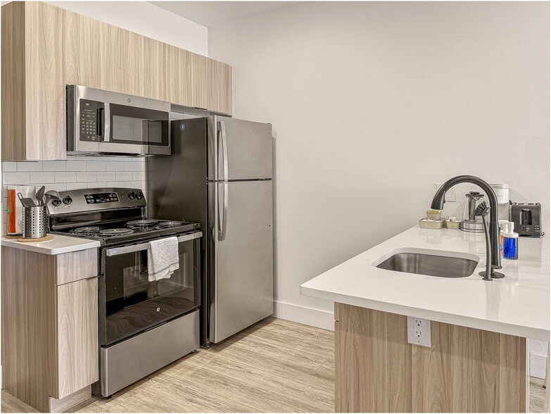 Building Photo - 2400 E Huntingdon St