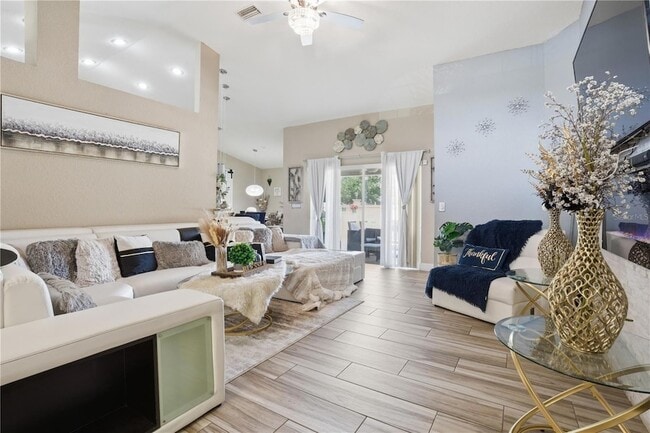 Building Photo - 4937 SW 98th Pl