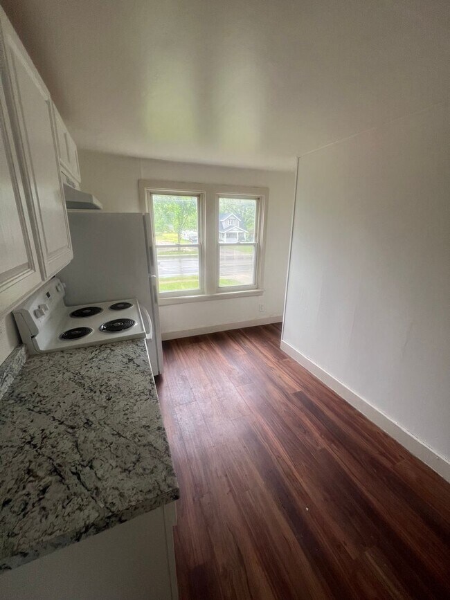 Building Photo - 2417 W Jolly Rd