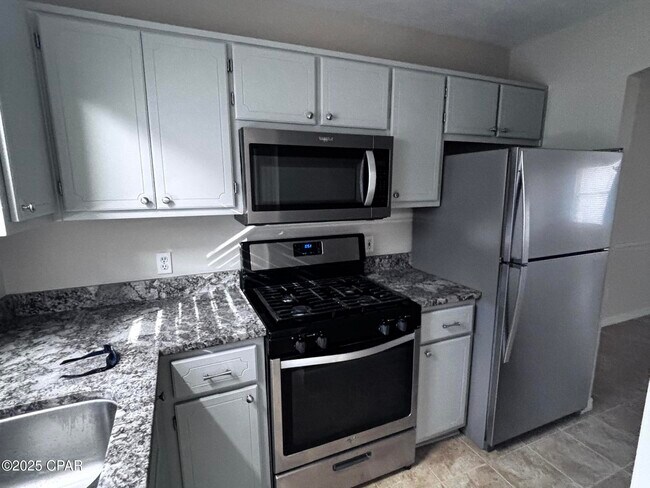 Building Photo - 6588 Harbour Blvd