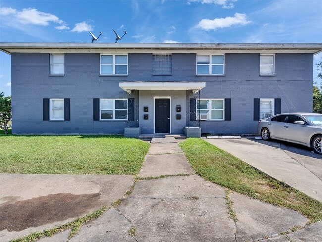 Building Photo - 7622 Pecan Villas Dr