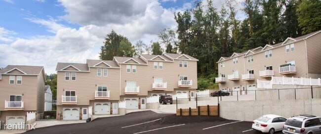 Building Photo - 2 br, 2.5 bath Townhome - 5 Tall Grass Ln
