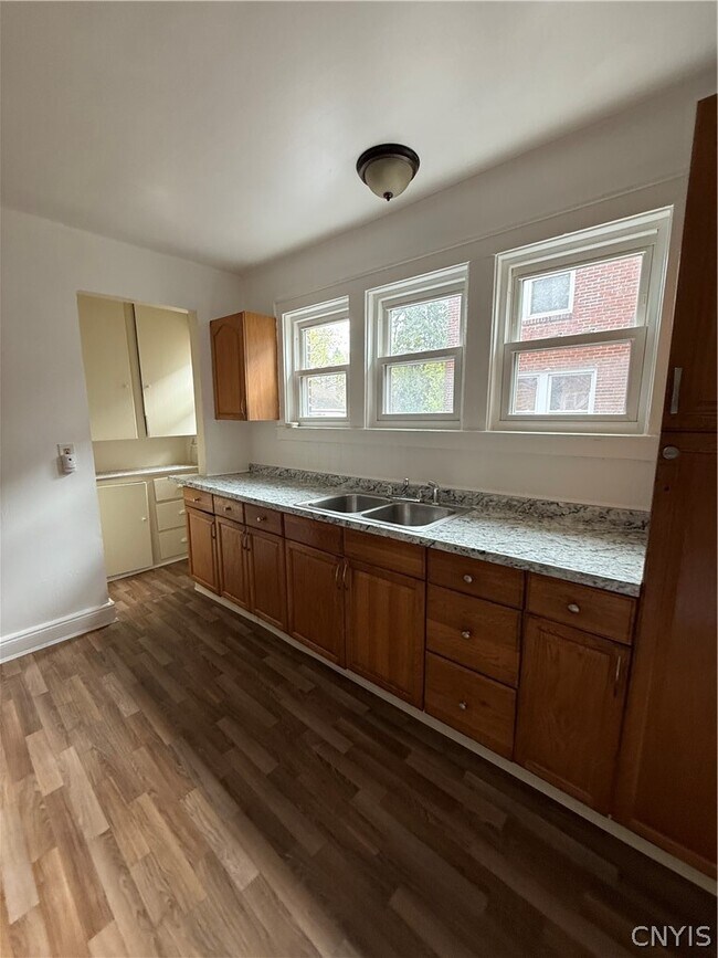 Building Photo - 205 Fellows Ave