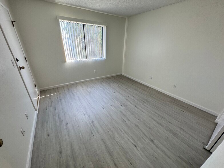 Building Photo - 4633 Vermont Pl