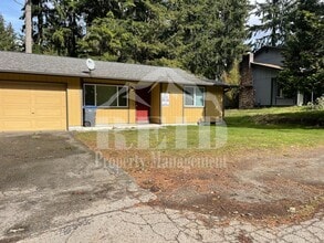 Building Photo - DUPLEX - 2 BED 1 BATH WITH 1 CAR GARAGE IN CENTRAL PORT ORCHARD!