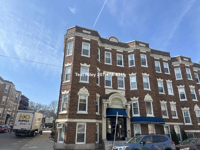 Building Photo - 225 Kelton St