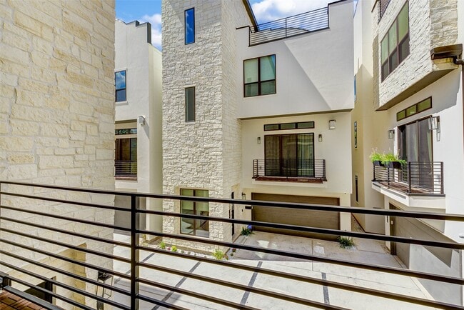 Building Photo - 1803 Dunlavy St