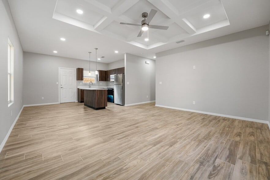 Building Photo - 84 E La Vista Ave