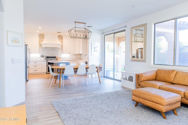 Building Photo - 2679 E Vermont Ct