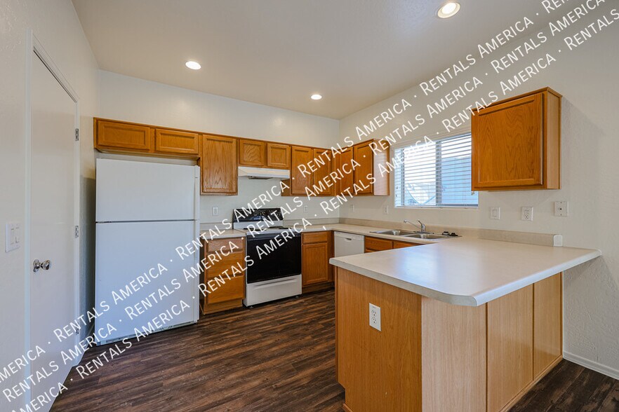 Building Photo - 323 N 76th Pl