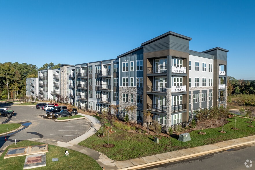 Primary Photo - VALE Lake Wylie