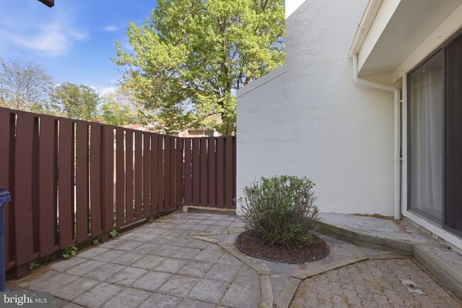 Building Photo - 2369 Southgate Square