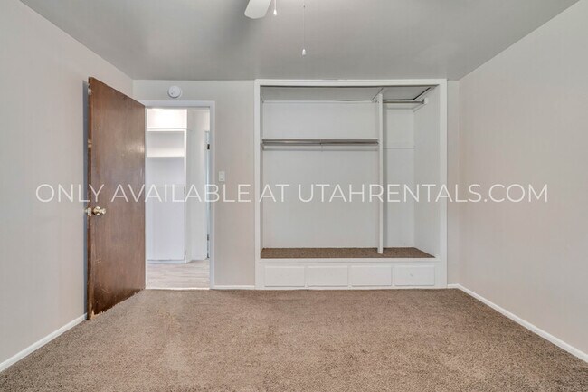 Building Photo - 1194 W 300 N St
