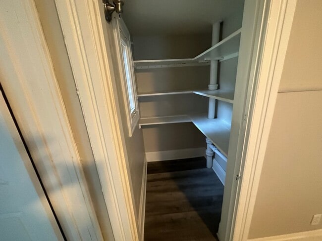 Building Photo - 168 Meridian St