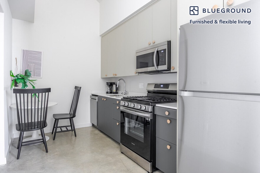 Building Photo - 3630 Overland Ave