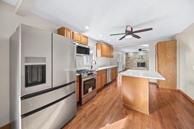 Building Photo - 1585 Peace Pl