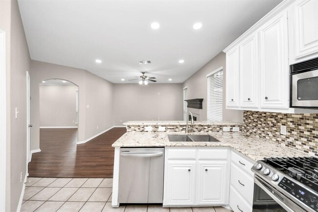 Building Photo - 8522 Sports Haven Dr