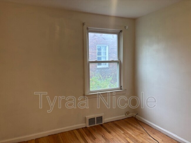 Building Photo - 1939 Ewald Cir