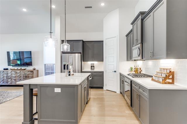 Building Photo - 8221 Legacy Oak Dr