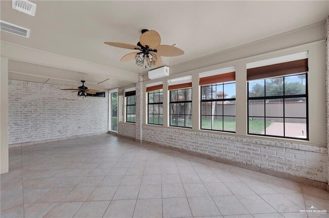 Building Photo - 9812 Las-Palmas Dr