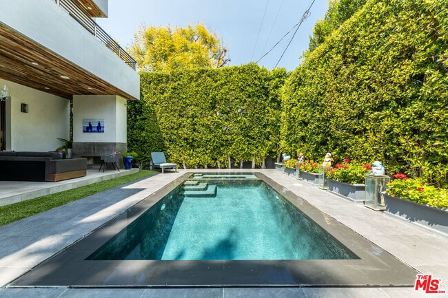 Building Photo - 1540 N Curson Ave