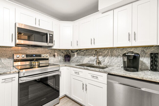 Building Photo - 3546 S Ocean Blvd