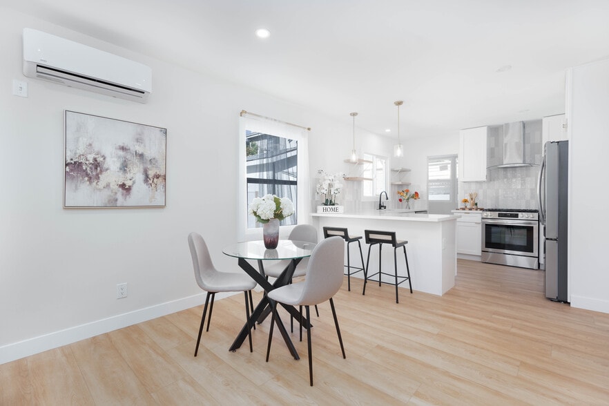 Building Photo - 2267 Las Flores Dr