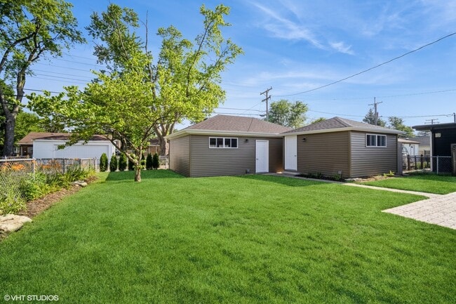 Building Photo - 648 Oakwood Ct