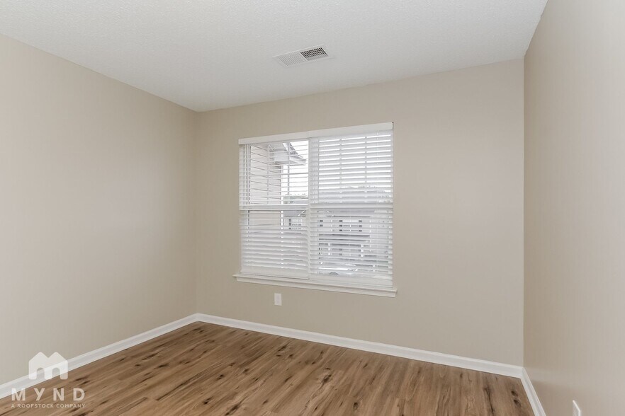 Building Photo - 712 Raindrops Rd