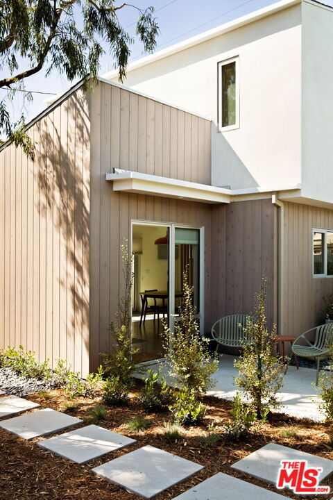 Building Photo - 2209 Louella Ave