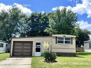 Building Photo - 11 Larkspur Dr