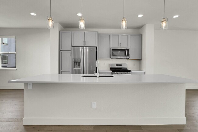 Building Photo - $2,500 - 2 Bed, 2 Full Bath Townhome In Broomfield with Central AC and In Unit Laundry!