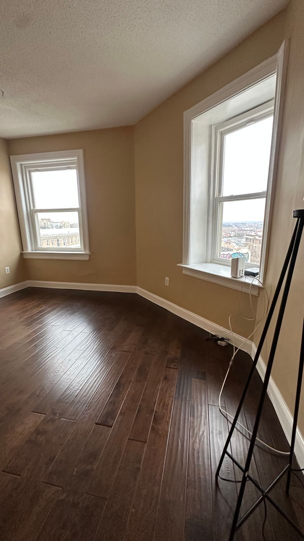 Building Photo - Fantastic Adams Morgan Location!