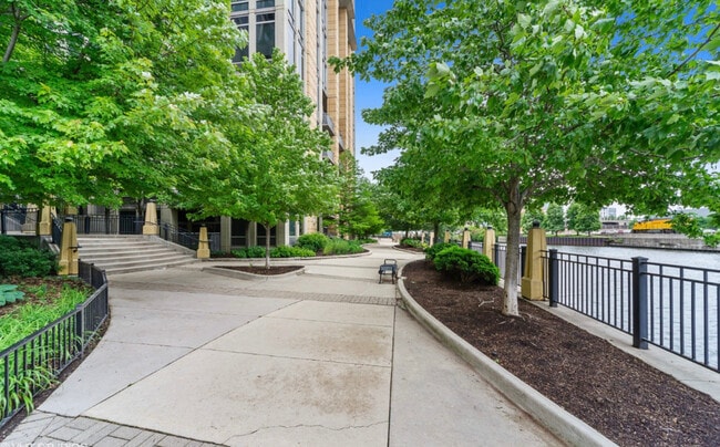 Building Photo - 700 N Larrabee St