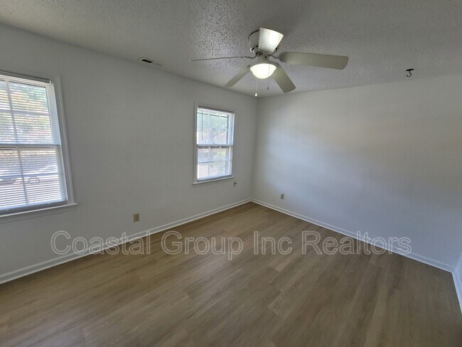 Building Photo - 921 Wildwood Square Ct