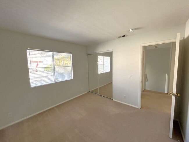Building Photo - Sunflower Unit A  Glendora, Ca 91740 (3 Bed, 2.5 Bath)
