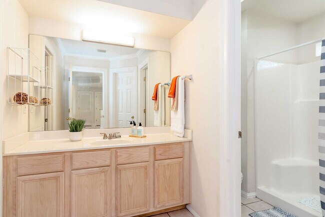 Building Photo - 2 E Lantana St