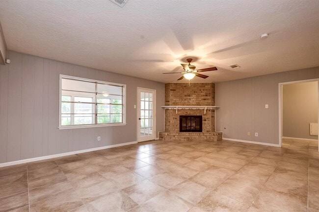 Building Photo - 810 Borden St