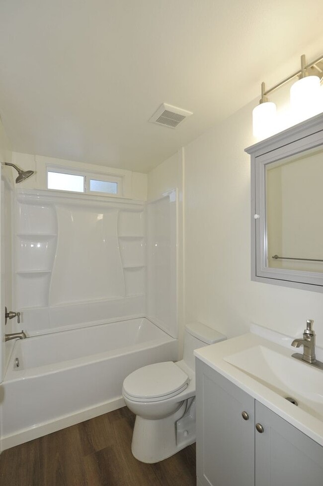 Building Photo - New Remodel 2 bed 1 bath