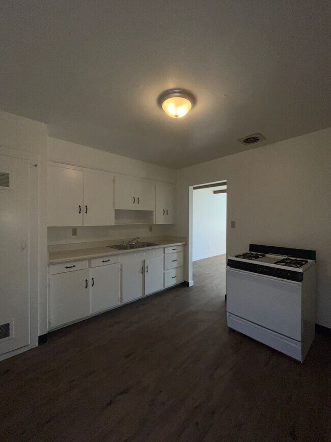 Building Photo - 3236