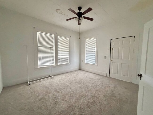 Building Photo - 218 North St