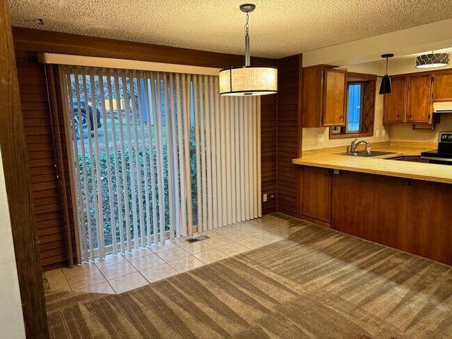 Building Photo - Spacious secluded house in Thurston Hills!