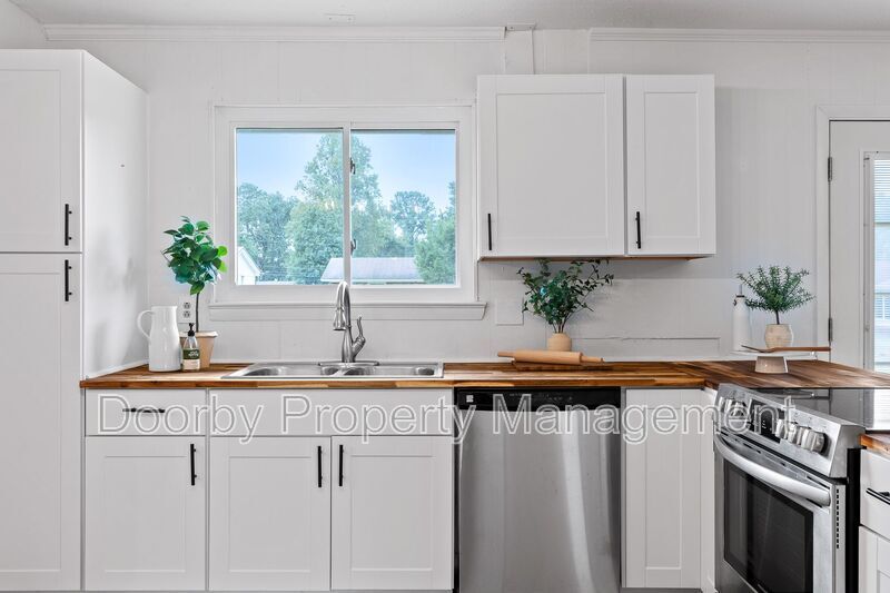 Building Photo - 841 Kay Cir